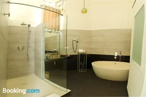 斯罗斯19号套房旅馆 酒店 塔里法